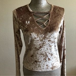 Hollister velvet size Medium open in front long sleeves blouse